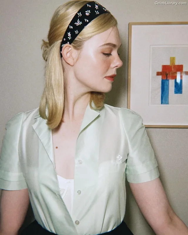 Elle Fanning photo 20 of 4114