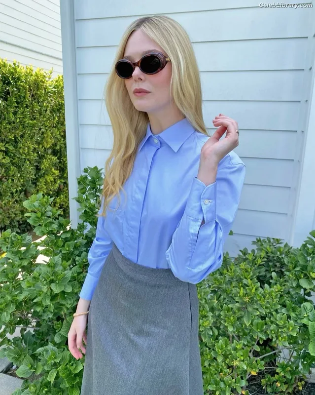 Elle Fanning photo 10 of 4114