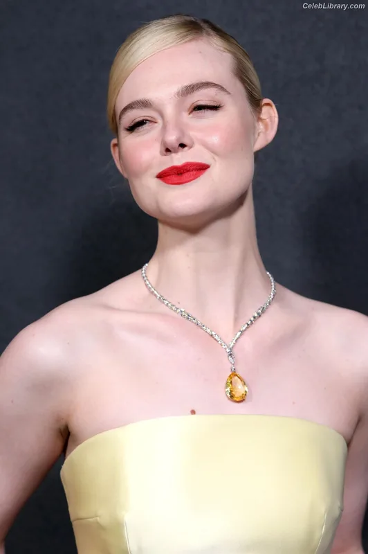 Elle Fanning photo 11 of 4114