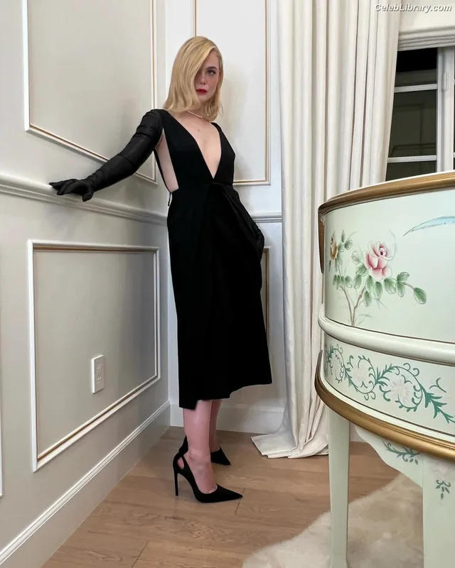 Elle Fanning photo 14 of 4114