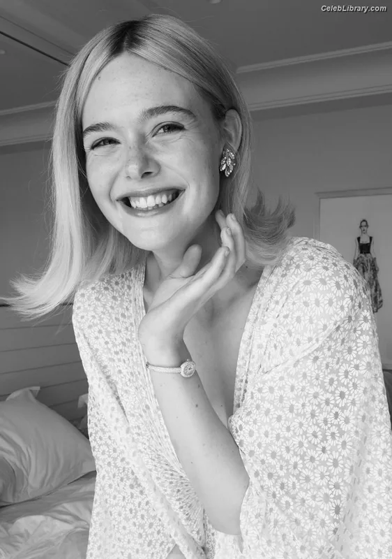Elle Fanning photo 15 of 4114
