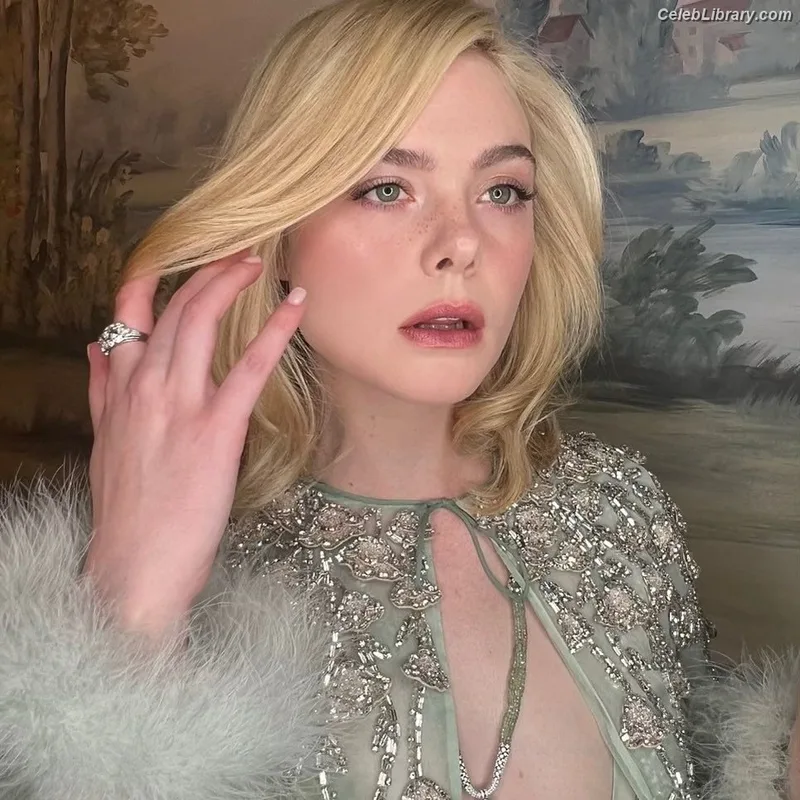Elle Fanning photo 20 of 4114