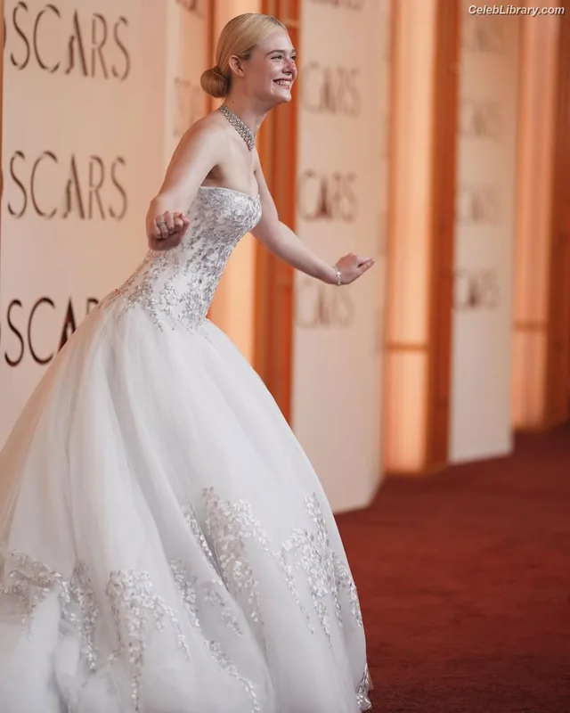 Elle Fanning photo 2 of 4114