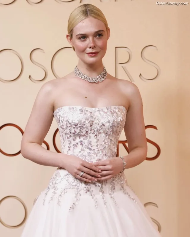 Elle Fanning photo 5 of 4114