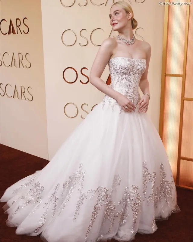 Elle Fanning photo 6 of 4114