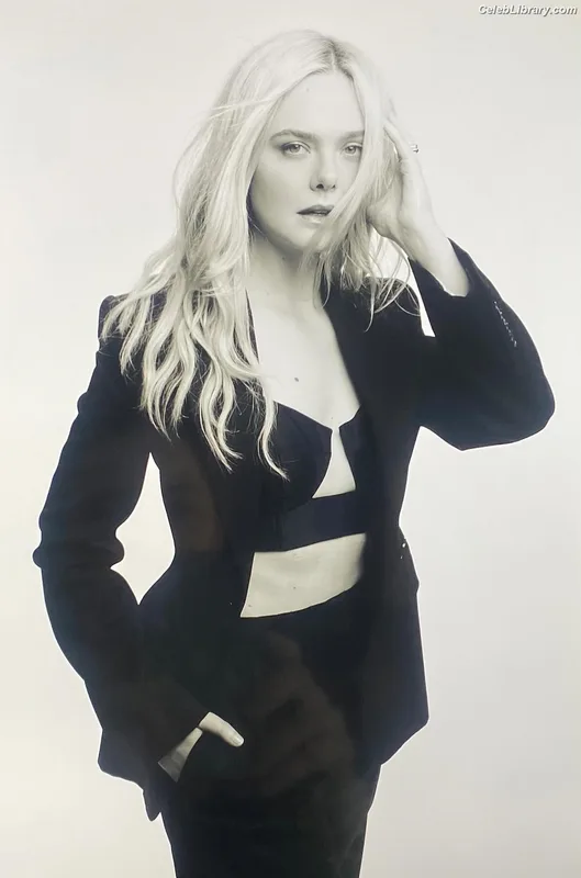 Elle Fanning photo 10 of 4114