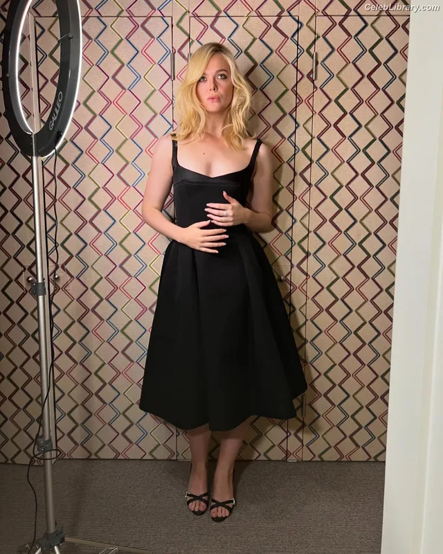 Elle Fanning photo 18 of 4114