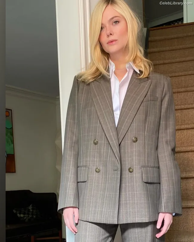 Elle Fanning photo 20 of 4114