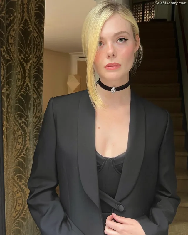 Elle Fanning photo 21 of 4114