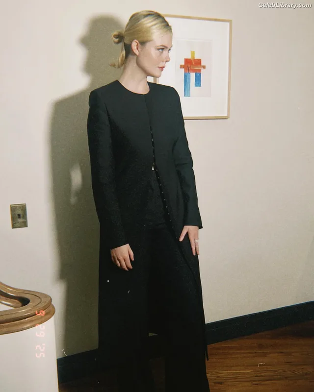 Elle Fanning photo 24 of 4114