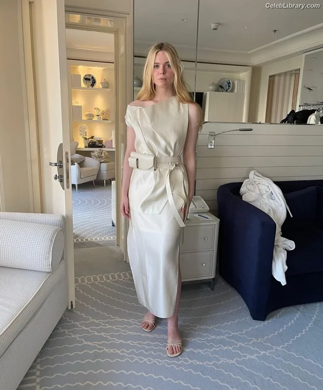 Elle Fanning photo 6 of 4114