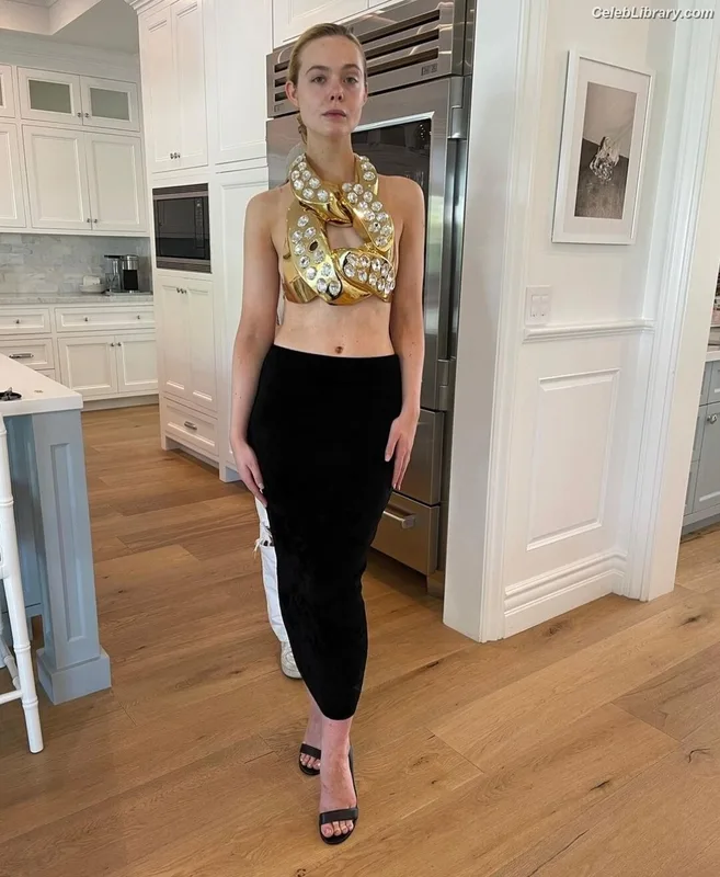 Elle Fanning photo 8 of 4114