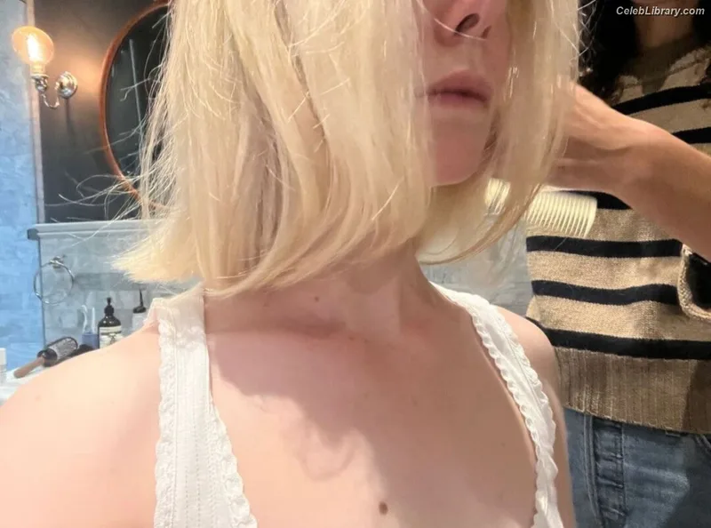 Elle Fanning photo 15 of 4114