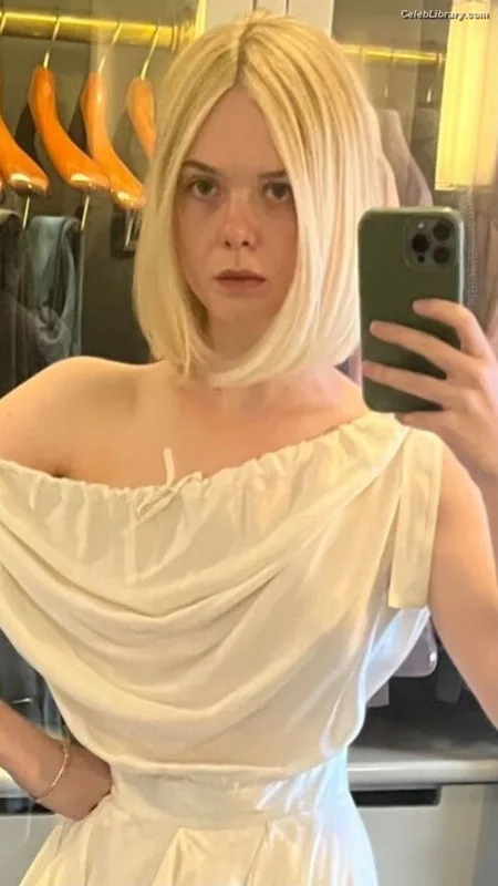 Elle Fanning photo 16 of 4114
