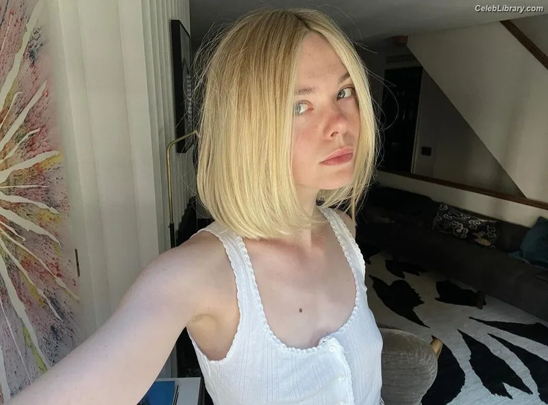 Elle Fanning photo 18 of 4114