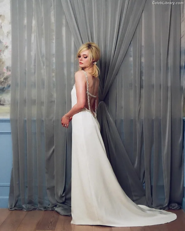 Elle Fanning photo 2 of 4114