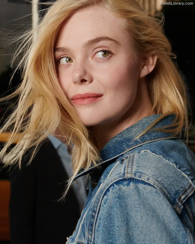 Elle Fanning photo 9 of 4114
