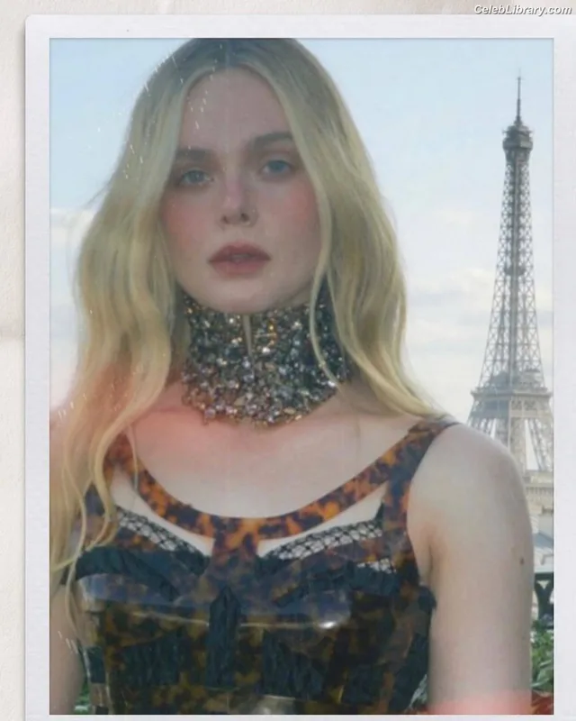 Elle Fanning photo 11 of 4114