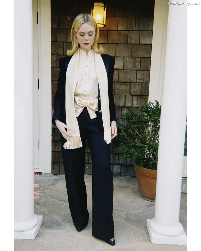 Elle Fanning photo 14 of 4114