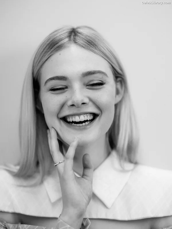 Elle Fanning photo 12 of 4114
