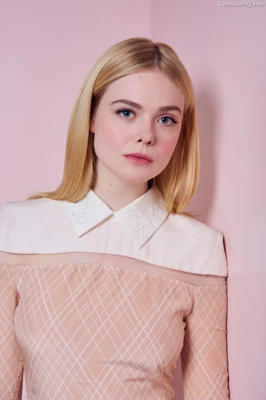 Elle Fanning photo 16 of 4114