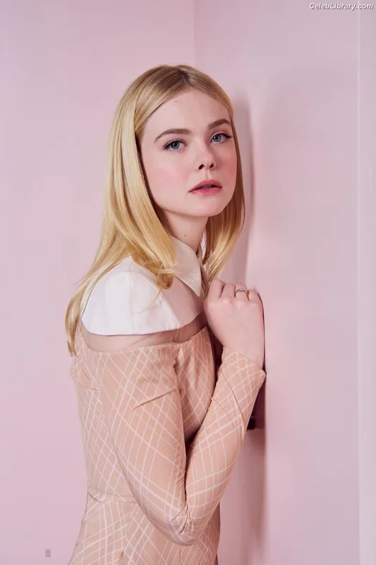 Elle Fanning photo 17 of 4114