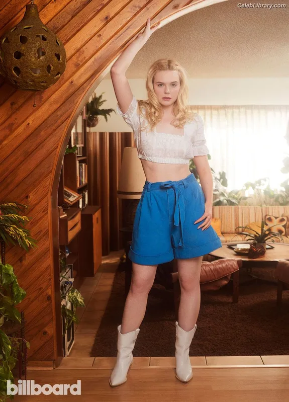 Elle Fanning photo 19 of 4114