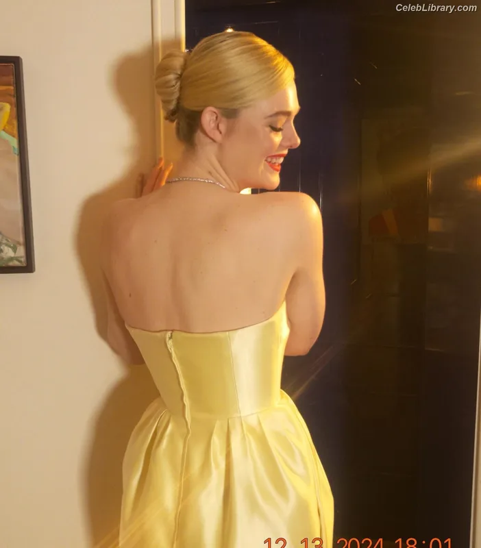 Elle Fanning photo 2 of 4114