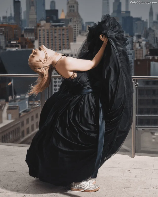 Elle Fanning photo 7 of 4114