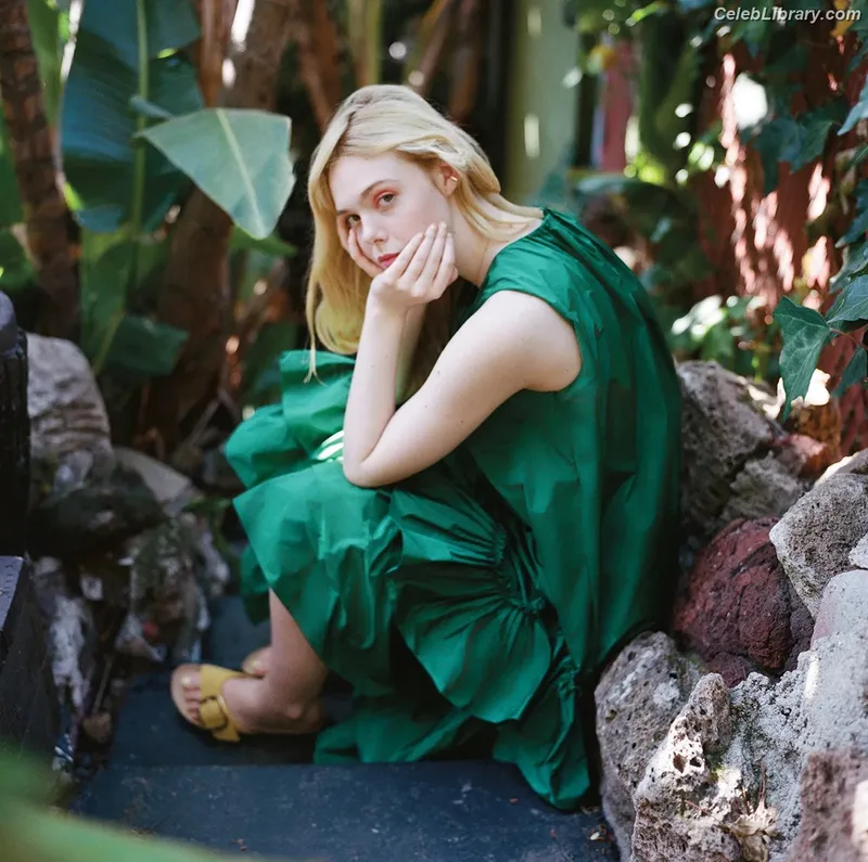 Elle Fanning photo 9 of 4114