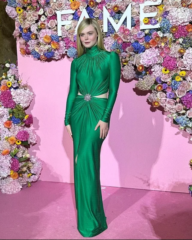 Elle Fanning photo 18 of 4114