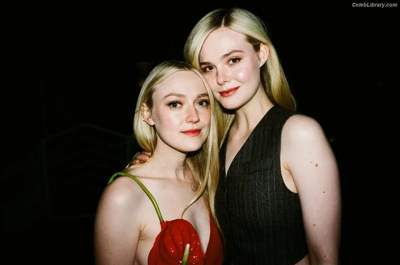 Elle Fanning photo 19 of 4114