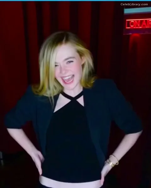 Elle Fanning photo 23 of 4114