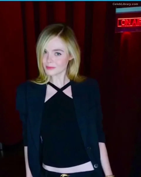Elle Fanning photo 24 of 4114