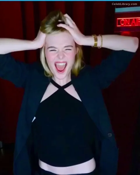 Elle Fanning photo 1 of 4114