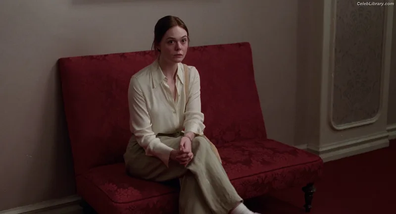 Elle Fanning photo 12 of 4114