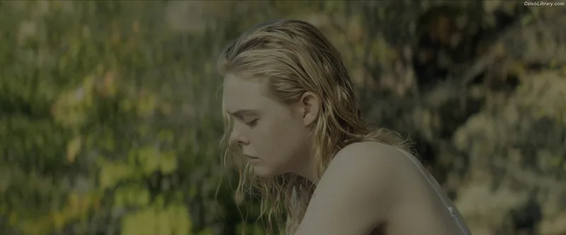 Elle Fanning photo 18 of 4114