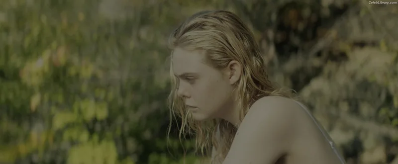 Elle Fanning photo 19 of 4114