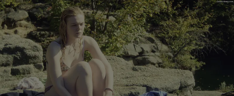 Elle Fanning photo 21 of 4114