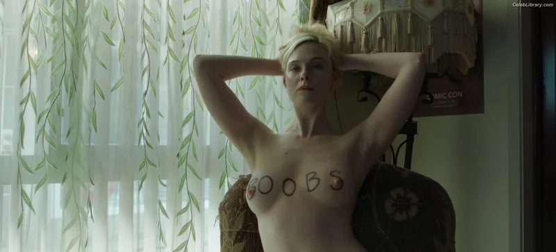 Elle Fanning photo 6 of 4114