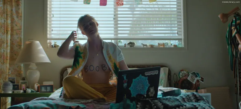 Elle Fanning photo 7 of 4114