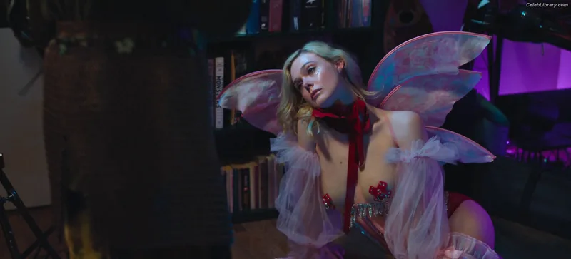 Elle Fanning photo 10 of 4114