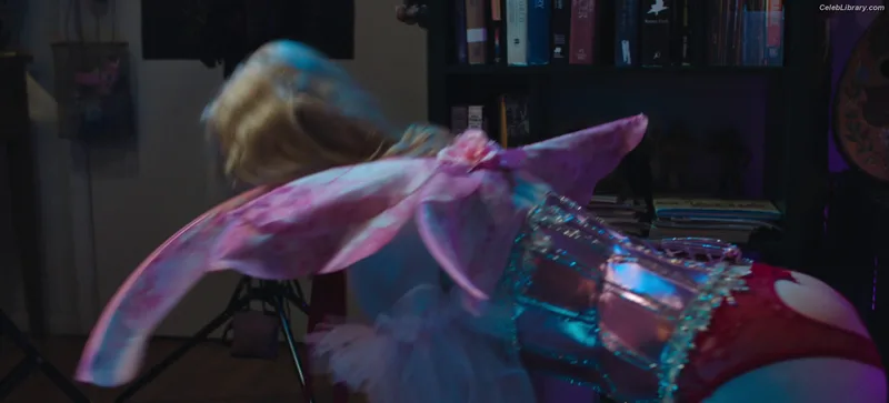 Elle Fanning photo 12 of 4114