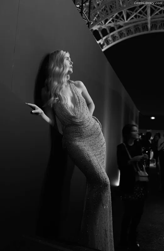 Elle Fanning photo 16 of 4114