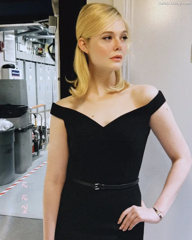 Elle Fanning photo 19 of 4114