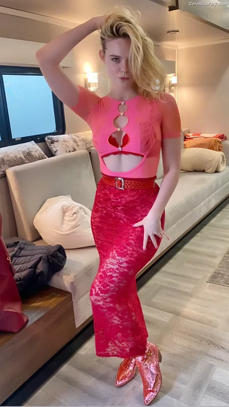 Elle Fanning photo 22 of 4114