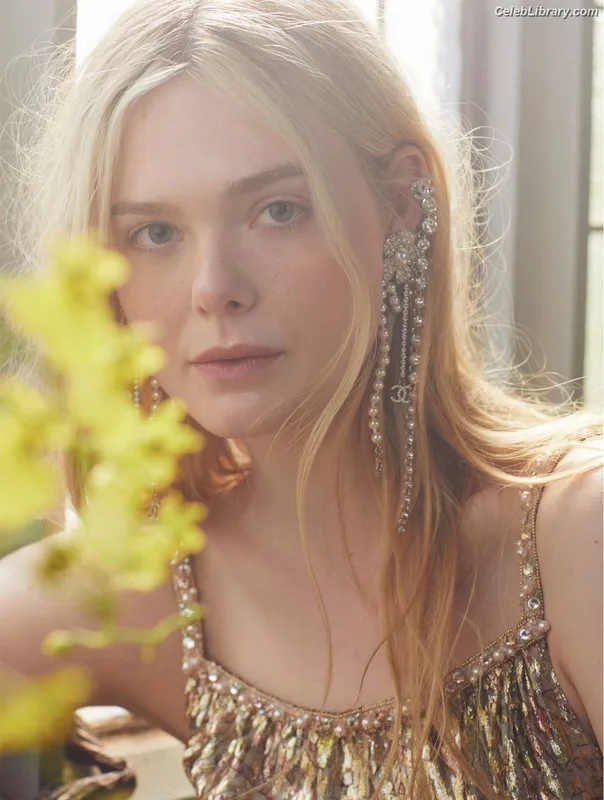 Elle Fanning photo 6 of 4114