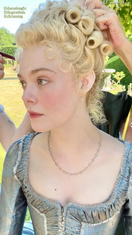 Elle Fanning photo 13 of 4114