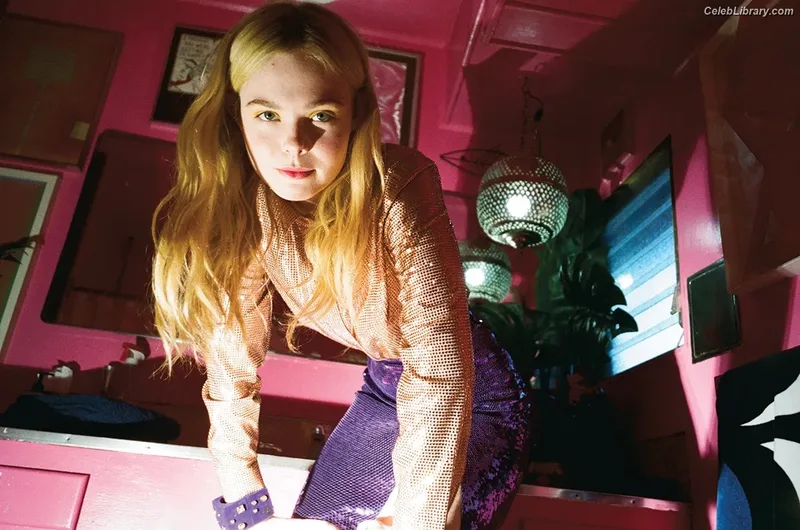 Elle Fanning photo 16 of 4114