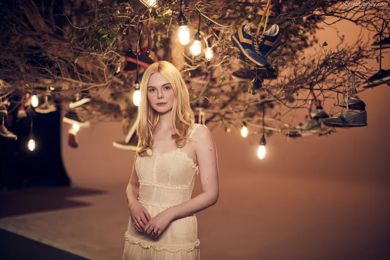 Elle Fanning photo 19 of 4114